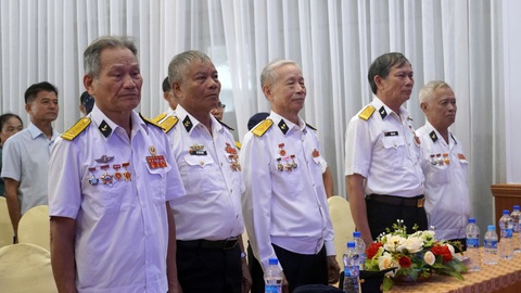 Công binh hải quân - những người tôn nền Tổ quốc thêm cao: Đảo như sân nhà mình, là cửa ngõ Tổ quốc - Ảnh 6. Công binh hải quân - những người tôn nền Tổ quốc thêm cao: Đảo như sân nhà mình, là cửa ngõ Tổ quốc - Ảnh 4.