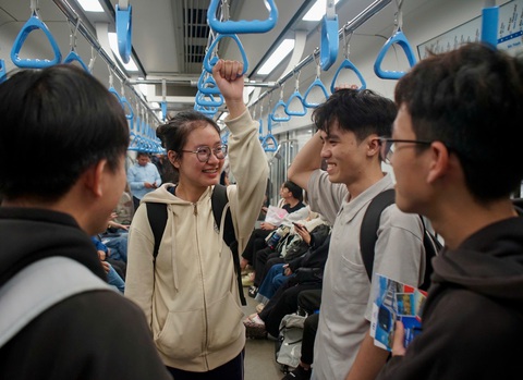 Đi làm, đi học cùng metro: Tôi đã thoát cảnh kẹt xe! - Ảnh 2. Đi làm, đi học cùng metro: Tôi đã thoát cảnh kẹt xe! - Ảnh 2.