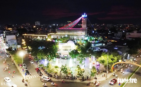 Nha Trang rực rỡ sắc màu mùa Giáng sinh - Ảnh 7. Nha Trang rực rỡ sắc màu mùa Giáng sinh - Ảnh 8.