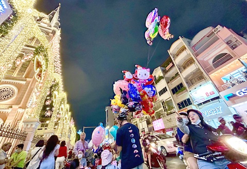 Có khó cũng vui Noel - Ảnh 1. Có khó cũng vui Noel - Ảnh 1.