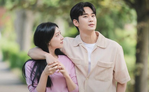 Queen of tears sáo rỗng nhất năm 2024, phim 19+ của Kim So Yeon hay nhưng kém nhiệt - Ảnh 2. Queen of tears là tác phẩm sáo rỗng nhất năm 2024, phim của Kim So Yeon nổi bật dù kém nhiệt - Ảnh 2.