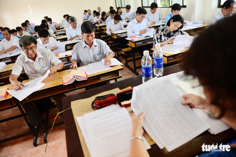 TP.HCM tạm dừng thi tuyển lãnh đạo sở và tương đương - Ảnh 1.