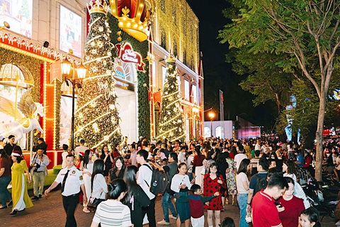 Có khó cũng vui Noel - Ảnh 3. Có khó cũng vui Noel - Ảnh 3.