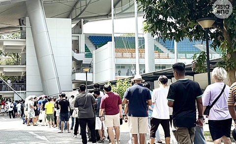 'Cơn sốt' bóng đá đã trở lại Singapore - Ảnh 1. 'Cơn sốt' bóng đá đã trở lại Singapore - Ảnh 1.
