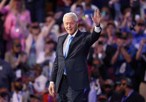 Cựu Tổng thống Mỹ Bill Clinton xuất viện sau khi bị cúm - Ảnh 1. Cựu tổng thống Mỹ Bill Clinton xuất viện - Ảnh 1.