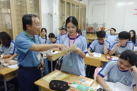 Đề thi tốt nghiệp THPT năm 2025: Tăng câu hỏi phân hóa - Ảnh 3. Đề thi tốt nghiệp THPT năm 2025: Tăng câu hỏi phân hóa - Ảnh 2.