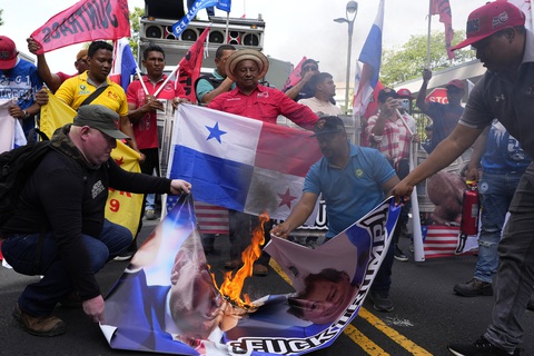 Người dân Panama biểu tình phản đối ông Trump - Ảnh 1. Người dân Panama biểu tình phản đối ông Trump - Ảnh 1.
