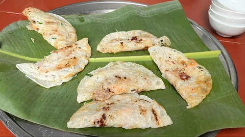 Ẩm thực Phú Yên gói trọn trong gian bếp bà nội: nào là bánh xèo, cơm gà, bánh hỏi lòng heo - Ảnh 2. Bánh xèo, cơm gà, bánh hỏi lòng heo Phú Yên gói trọn trong gian bếp bà nội - Ảnh 2.