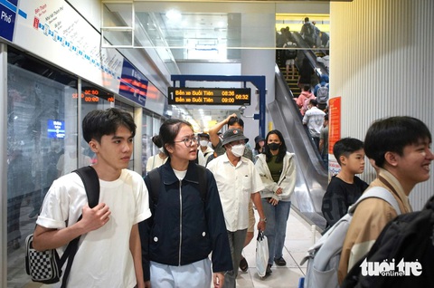 Một ngày đi học bằng metro của sinh viên - Ảnh 4.