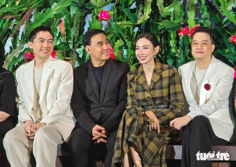 Vì sao phim 'Hào quang rực rỡ' của Đàm Vĩnh Hưng chưa ra mắt? - Ảnh 2. Vì sao phim 'Hào quang rực rỡ' của Đàm Vĩnh Hưng chưa ra mắt? - Ảnh 2.