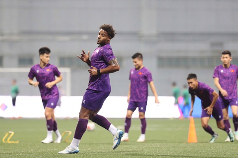 Mặt cỏ nhân tạo sân Jalan Besar đạt chuẩn FIFA từ năm 2021 - Ảnh 6. Mặt cỏ nhân tạo sân Jalan Besar đạt chuẩn FIFA từ năm 2021 - Ảnh 4.