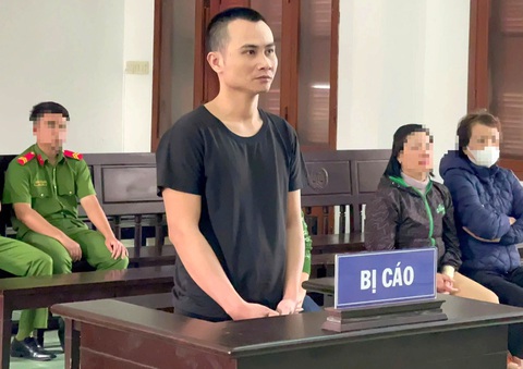 Lãnh 18 năm tù vì mua 4 sổ đỏ giả để lừa đảo hơn 1,1 tỉ - Ảnh 1.