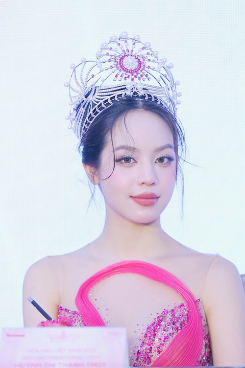 Thi hoa hậu để lãm gì? - Ảnh 2. Thi hoa hậu để lãm gì? - Ảnh 2.