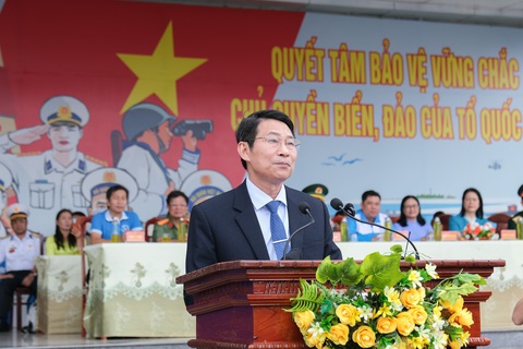Mang không khí, ‘hơi ấm’ của Tết Nguyên đán ra Trường Sa - Ảnh 3. Mang không khí, ‘hơi ấm’ của Tết Nguyên đán ra Trường Sa - Ảnh 3.