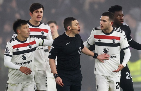 Bruno Fernandes lãnh thẻ đỏ, Man United lại thua - Ảnh 5.