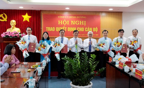 Bình Dương điều động, bổ nhiệm hàng loạt nhân sự lãnh đạo - Ảnh 1. Bình Dương điều động, bổ nhiệm hàng loạt nhân sự lãnh đạo - Ảnh 1.