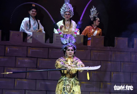 Tú Sương có ‘kép mới’ - Ảnh 3. Tú Sương có kép mới - Ảnh 3.
