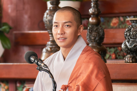 Tái sinh của Tùng Dương tiếp tục gây sốt; Nam chính Khi điện thoại đổ chuông tranh giải Daesang - Ảnh 4. Tái sinh của Tùng Dương tiếp tục gây sốt; Nam chính Khi điện thoại đổ chuông tranh giải Daesang - Ảnh 4.