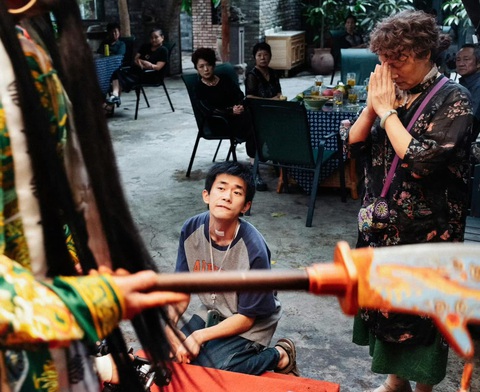 Dịch Dương Thiên Tỉ nhận 'mưa lời khen' trong phim mới, gây sốc với tạo hình gầy gò - Ảnh 3. Dịch Dương Thiên Tỉ nhận 'mưa lời khen' trong phim mới, gây sốc với tạo hình gầy gò - Ảnh 3.