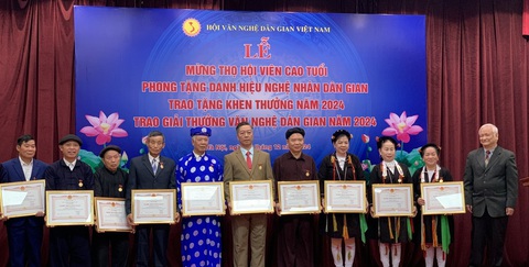Sau nhiều năm, giải thưởng Hội Văn nghệ dân Việt Nam mới có giải nhất - Ảnh 3. Sau nhiều năm, giải thưởng Hội Văn nghệ dân Việt Nam mới có giải nhất - Ảnh 3.