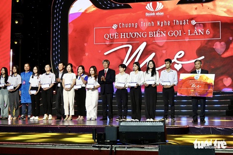 Quê hương biển gọi: Doanh nhân Jonathan Hạnh Nguyễn ủng hộ 4,790 tỉ đồng cho tỉnh Khánh Hòa - Ảnh 3. Quê hương biển gọi: Doanh nhân Jonathan Hạnh Nguyễn ủng hộ 4,790 tỉ đồng cho tỉnh Khánh Hòa - Ảnh 3.