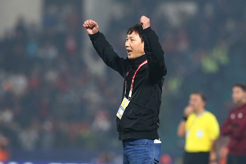 HLV Kim Sang Sik: 'Gặp đội nào cũng được, đội tuyển Việt Nam muốn vô địch' - Ảnh 1. HLV Kim Sang Sik: 'Gặp đội nào cũng được, đội tuyển Việt Nam muốn vô địch' - Ảnh 1.