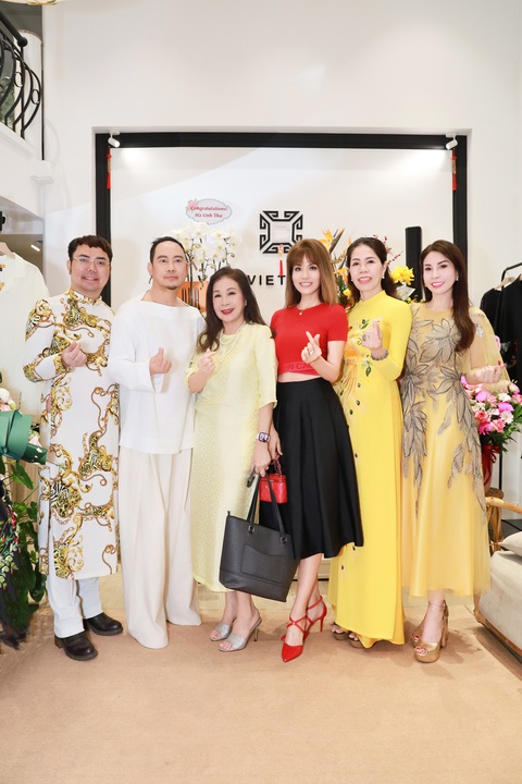 'Nữ hoàng ảnh lịch', Á hậu Băng Châu hội ngộ dàn mỹ nhân Việt - Ảnh 9. 'Nữ hoàng ảnh lịch', Á hậu Băng Châu hội ngộ dàn mỹ nhân Việt - Ảnh 9.