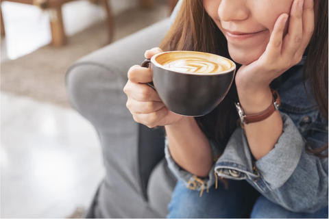 Uống cà phê tỉnh ngủ, nhưng có ảnh hưởng tới huyết áp không? - Ảnh 1.