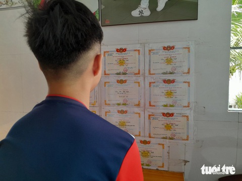 Lối nào cho học sinh bỏ quê đi làm thuê vì bị đình chỉ học? - Ảnh 1.