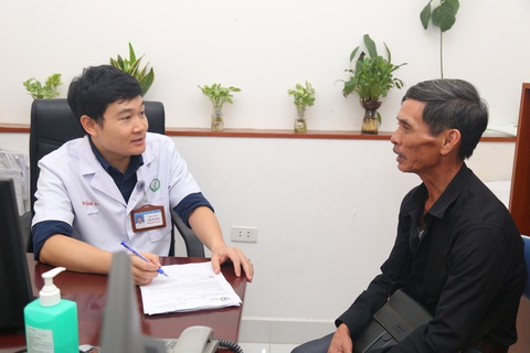 Cuộc hội ngộ đặc biệt sau 14 năm thực hiện ca ghép gan từ người hiến chết não đầu tiên tại Việt Nam - Ảnh 2. Người đầu tiên được ghép gan từ người cho chết não tại Việt Nam hiện ra sao? - Ảnh 2.
