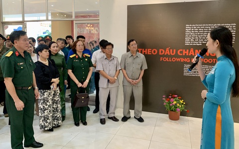 Trưng bày 250 hình ảnh, tư liệu quý về Chủ tịch Hồ Chí Minh và những 'Vị tướng trong lòng dân' - Ảnh 1. Trưng bày 250 hình ảnh, tư liệu quý về Chủ tịch Hồ Chí Minh và những 'Vị tướng trong lòng dân' - Ảnh 1.
