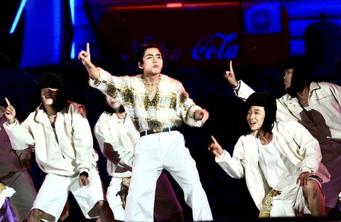 Trúc Nhân, Karik, MONO chiêu đãi khán giả City Tết Fest hàng loạt bản hit - Ảnh 3. Trúc Nhân, Karik, MONO chiêu đãi khán giả City Tết Fest hàng loạt bản hit - Ảnh 3.
