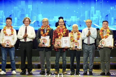 Chủ tịch Phan Văn Mãi: Xây dựng TP.HCM là thành phố văn hóa, nhân văn - Ảnh 3. Chủ tịch Phan Văn Mãi: Xây dựng TP.HCM là thành phố văn hóa, nhân văn - Ảnh 3.
