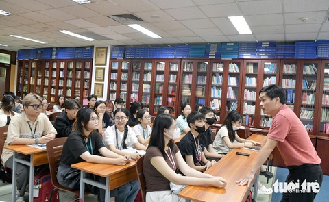 Lần đầu tiên 400 sinh viên Trường đại học Văn Lang học tại tòa soạn báo Tuổi Trẻ - Ảnh 7.