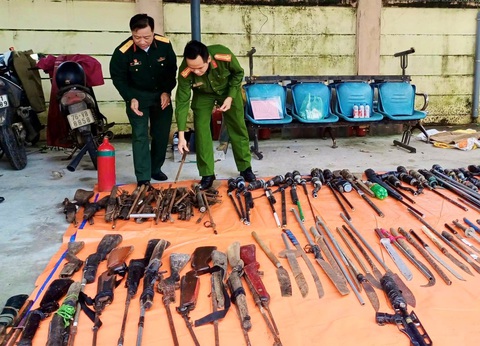 Công an Quảng Ngãi 'biến' súng đạn thành sắt vụn - Ảnh 4.