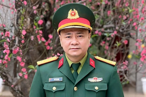 Tự Long làm giám đốc Nhà hát Chèo Quân đội; Sao Khi điện thoại đổ chuông thắng giải cặp đôi đẹp nhất - Ảnh 1. Tự Long làm giám đốc Nhà hát Chèo Quân đội; BTS hoãn lên sóng vì thảm kịch cháy máy bay - Ảnh 1.