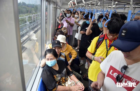 Metro số 1 nhộn nhịp ngày cuối năm, sẽ tăng cả số chuyến và giờ chạy - Ảnh 10.