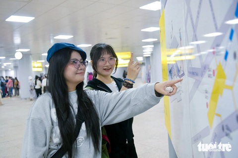 Metro số 1 nhộn nhịp ngày cuối năm, sẽ tăng cả số chuyến và giờ chạy - Ảnh 2.