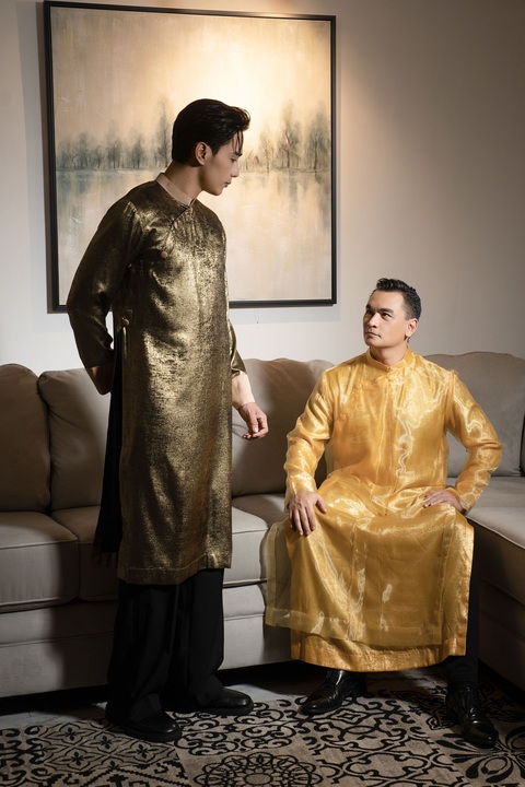 Dàn 'mỹ nam' showbiz Việt lịch lãm trong bộ sưu tập áo dài Tết - Ảnh 4. Dàn 'mỹ nam' showbiz Việt lịch lãm trong bộ sưu tập áo dài Tết - Ảnh 4.