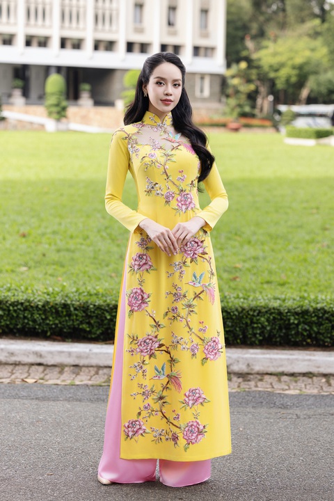 Hoa hậu Quốc tế Thanh Thủy diện áo dài sắc đỏ, vàng, hồng du xuân sớm - Ảnh 2. Hoa hậu Quốc tế Thanh Thủy diện áo dài sắc đỏ, vàng, hồng du xuân sớm - Ảnh 2.
