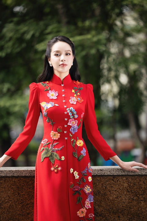 Hoa hậu Quốc tế Thanh Thủy diện áo dài sắc đỏ, vàng, hồng du xuân sớm - Ảnh 5. Hoa hậu Thanh Thủy diện áo dài sắc đỏ, vàng, hồng du xuân sớm - Ảnh 5.