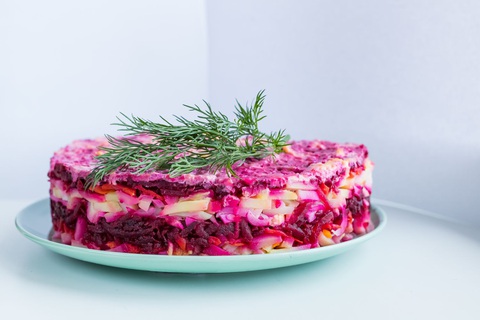 Salad cá muối củ cải đỏ, bánh vua, mì soba... là các món ăn truyền thống đón năm mới của các nước - Ảnh 10. Salad cá muối củ cải đỏ, bánh vua, mì soba... là các món ăn truyền thống đón năm mới của các nước - Ảnh 10.