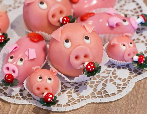 10 món ăn truyền thống đón năm mới ở các nước trên thế giới - Ảnh 3. Salad cá muối củ cải đỏ, bánh vua, mì soba... là các món ăn truyền thống đón năm mới của các nước - Ảnh 5.