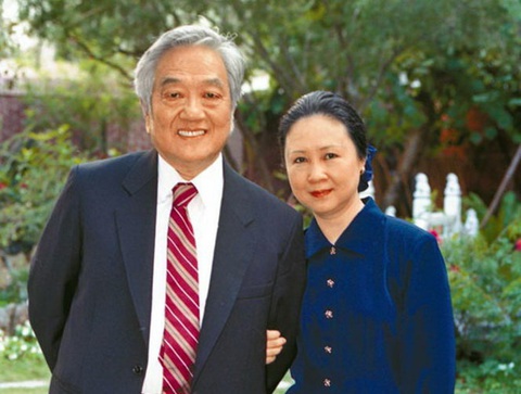 Cuộc đời đầy sóng gió của Quỳnh Dao, nữ văn sĩ tài năng nhưng cũng đầy tai tiếng - Ảnh 5. Cuộc đời đầy sóng gió của Quỳnh Dao, nữ văn sĩ tài năng nhưng cũng đầy tai tiếng - Ảnh 4.