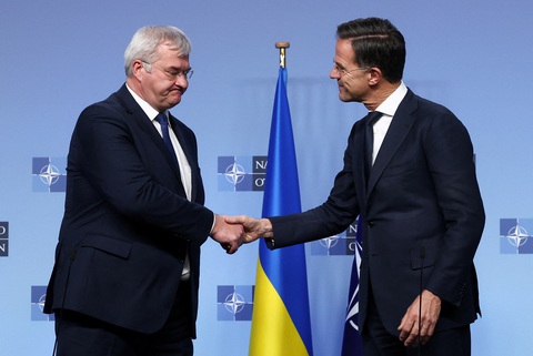Ukraine quyết tâm gia nhập NATO để bảo đảm an ninh - Ảnh 1. Ukraine quyết tâm gia nhập NATO để bảo đảm an ninh - Ảnh 1.