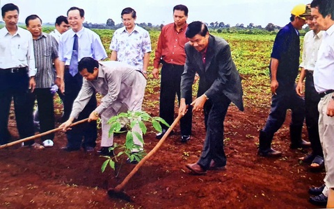 Kỳ tích cao su Việt trên nước bạn Lào - Kỳ 4: Người dân Lào đổi đời dưới tán rừng cao su - Ảnh 4. Kỳ tích cao su Việt trên nước bạn Lào - Kỳ 4: Người dân Lào đổi đời dưới tán rừng cao su - Ảnh 4.