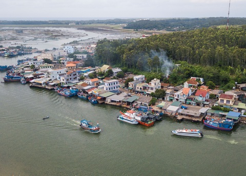 Sắp xếp đơn vị hành chính, Quảng Ngãi giải quyết chế độ cho cán bộ dôi dư thế nào? - Ảnh 2.