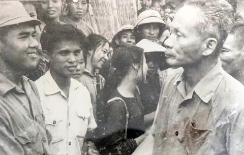 Quân đội ta từ nhân dân mà ra - Ảnh 1. Quân đội ta từ nhân dân mà ra - Ảnh 1.