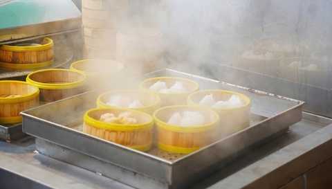 Tinh hoa ẩm thực quận 5 trong Lễ hội ẩm thực Chợ Lớn - Ảnh 3. Nếm dimsum, bánh bao, mì bò Đài Loan cùng đủ món Mỹ vị mì và bánh ở Lễ hội ẩm thực Chợ Lớn - Ảnh 1.