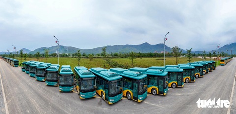 Ngắm diện mạo đặc biệt của 17 tuyến xe buýt điện kết nối trực tiếp ga metro số 1 - Ảnh 1.